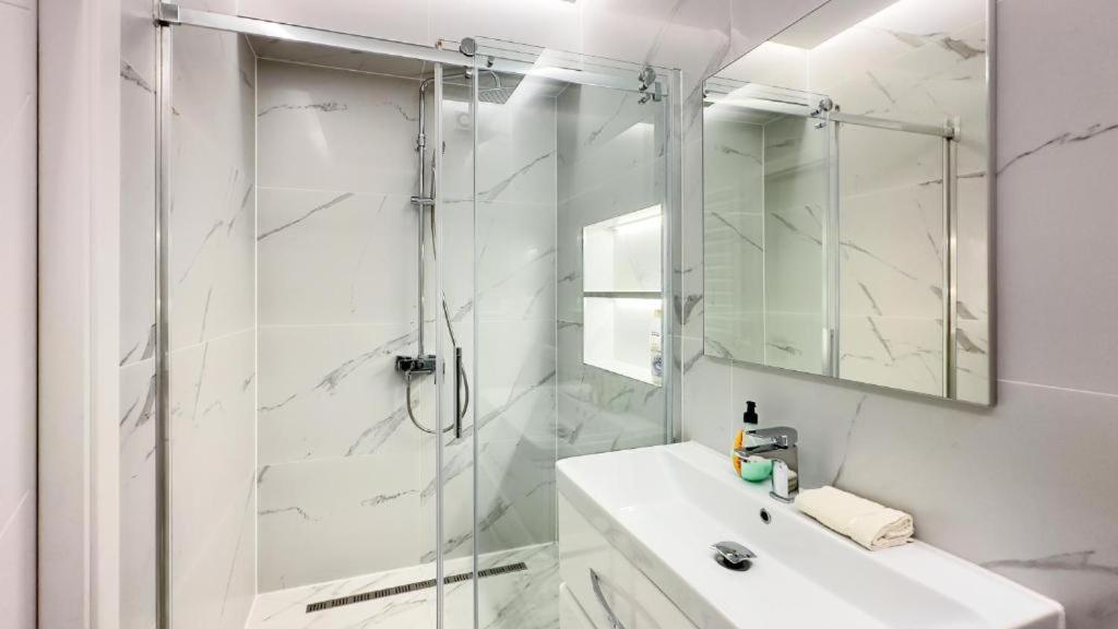 Glass New Apartments Ultracentral Κισινάου Εξωτερικό φωτογραφία